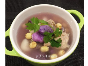 紫山药莲子排骨汤