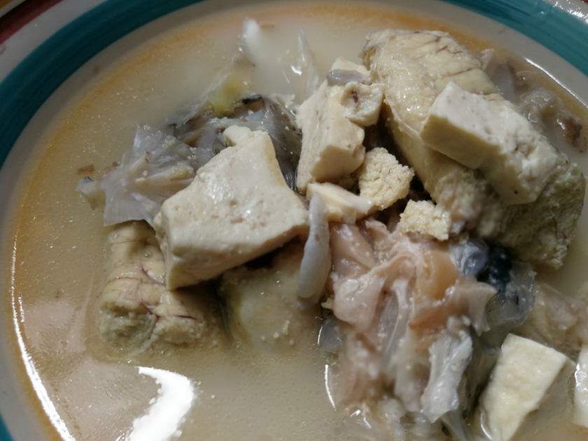 三文鱼头豆腐鱼籽汤