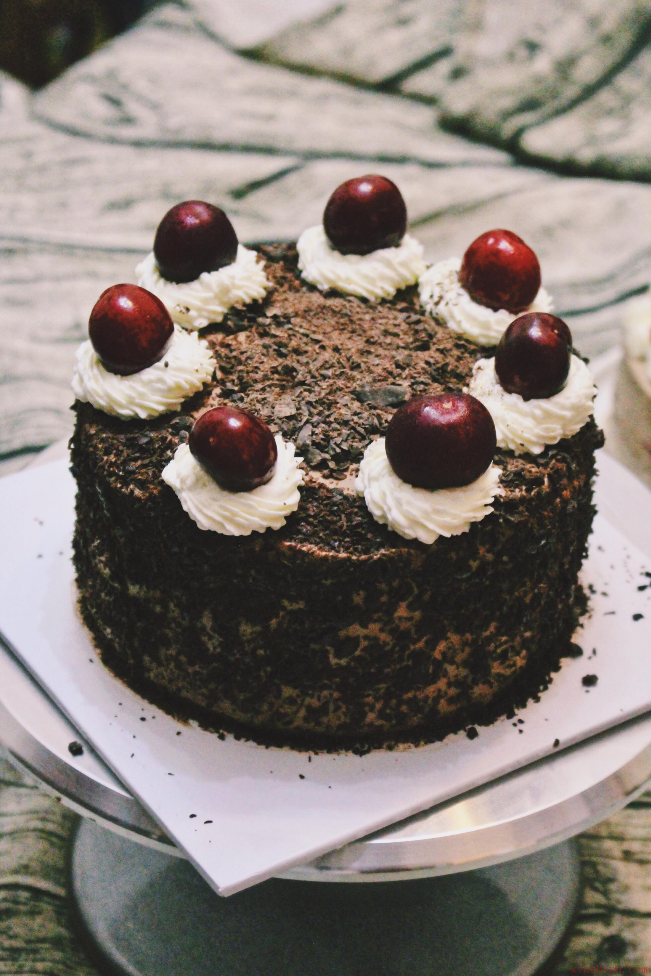 蛋糕烘焙知识百科8-黑森林蛋糕（正宗德国黑森林蛋糕制作方法教程，附配方） _樱桃