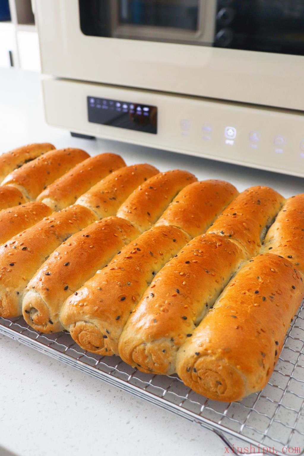 「免揉」日式黑芝麻红豆面包的做法_「免揉」日式黑芝麻红豆面包怎么做_「免揉」日式黑芝麻红豆面包的家常做法_訾青易【心食谱】